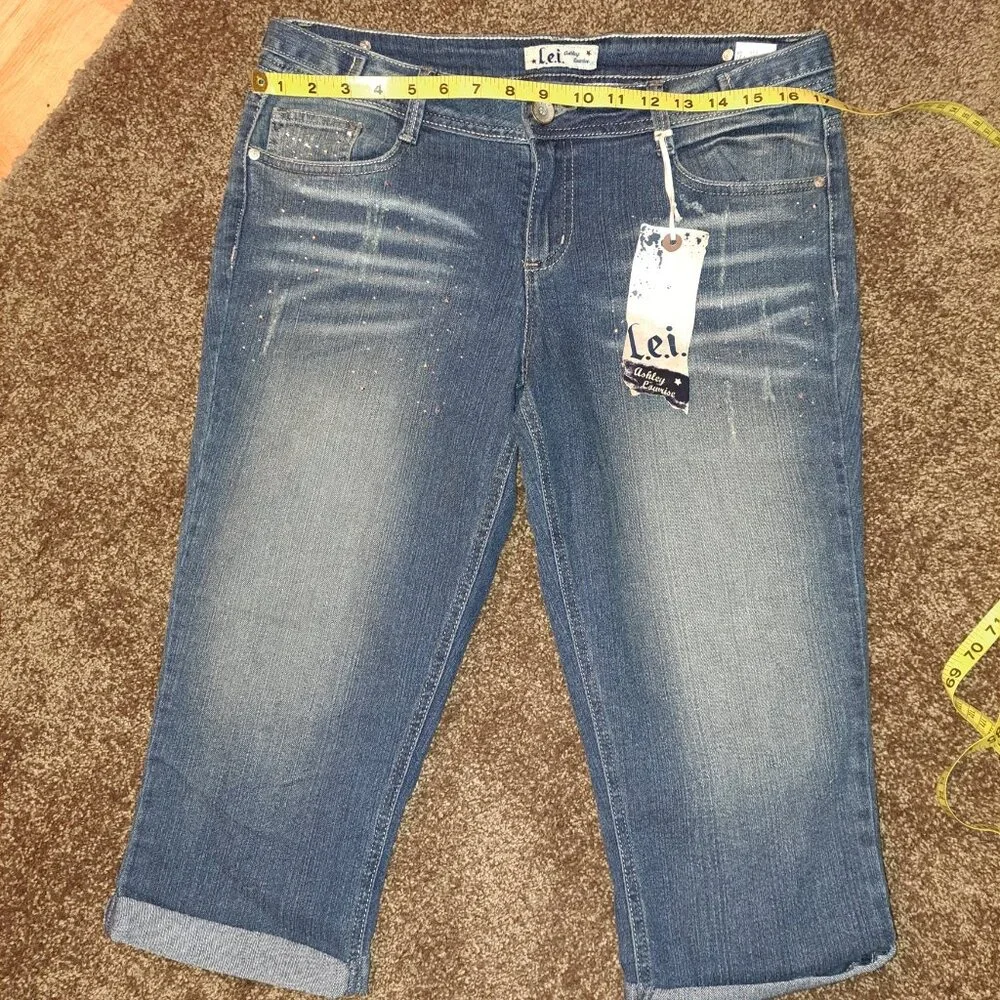 L.e.i  Jeans Ashley Lowrise Distressed Capris w/Rhinestone Embellishments NWT - Picture 5 of 11